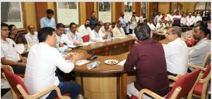 कामगारांना चांगली आरोग्य सेवा द्या; पालकमंत्री प्रकाश आबिटकर यांचे अधिकाऱ्यांना आदेश