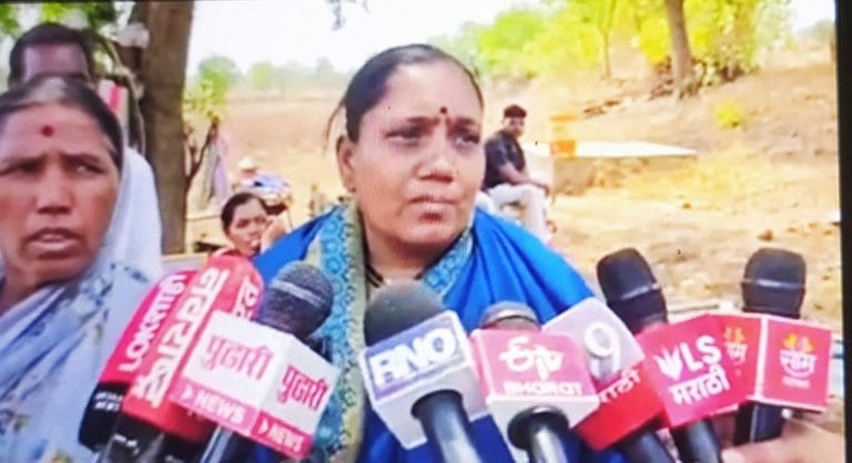 कायदेशीर नोटीस न देताच बिरसिंगपुरात अतिक्रमण कारवाई; कोर्टात केस असताना घरे पाडली